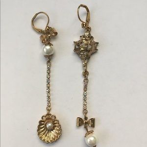 Betsey Johnson Mismatch Shell Drop Earrings